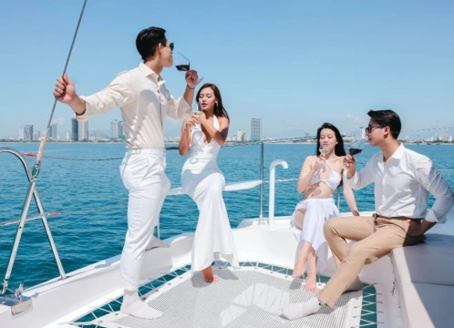 【ダナン発着】ソンチャ半島 クルージングとサントリーニ風カフェ「ソンチャマリーナ（Son Tra Marina）」+世界遺産・ホイアン